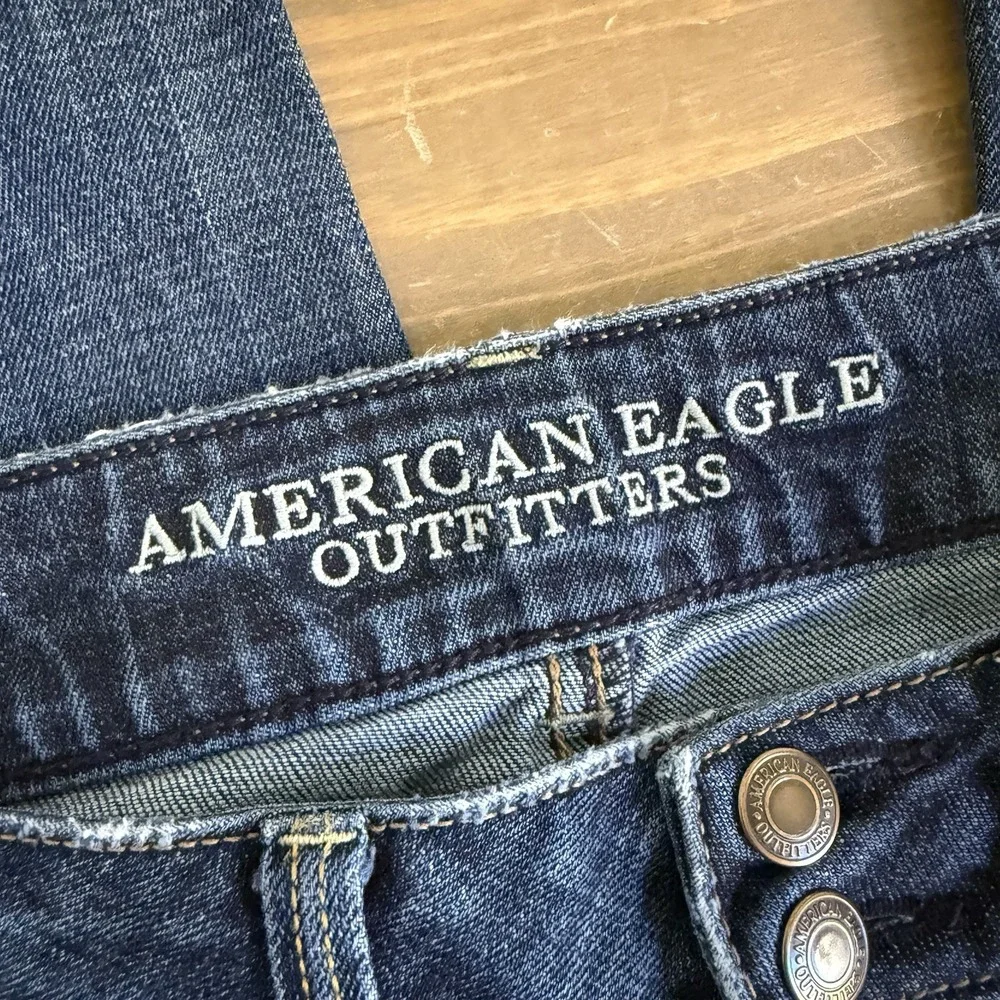 American Eagle Women's 6 Blue‎ Medium Wash Low Rise Artist Crop Stretch Jeans